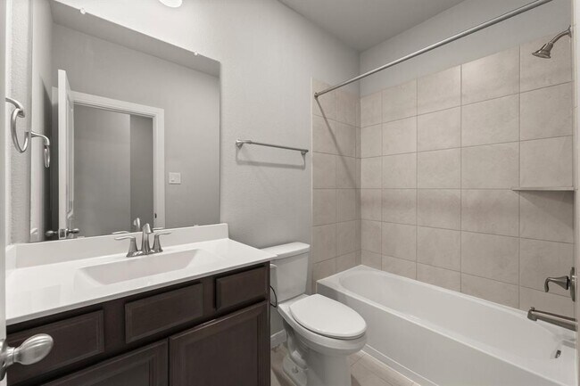 Building Photo - 30839 Boxwood Dr