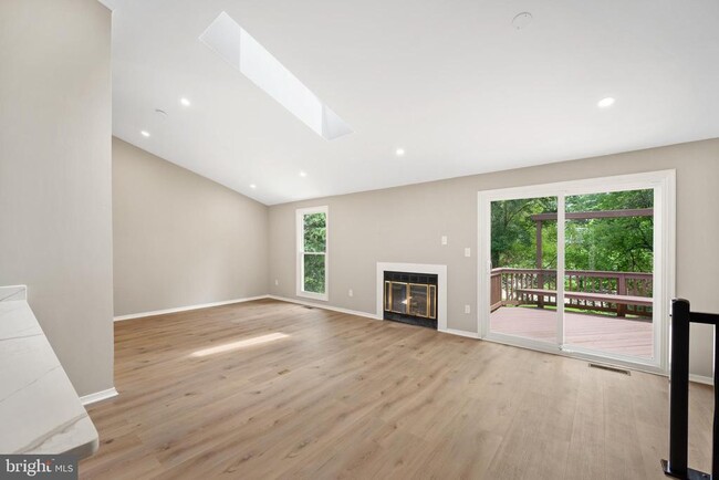 Building Photo - 8200 Clay Dr