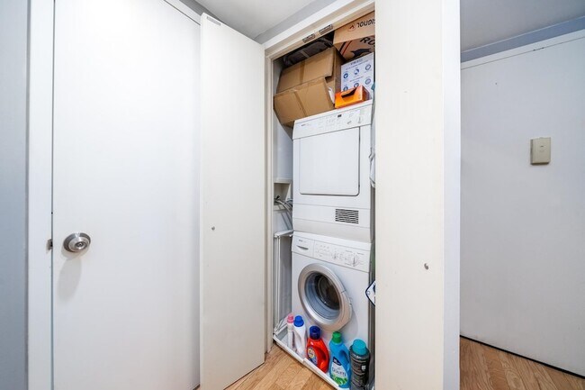 Building Photo - 700 Grove St