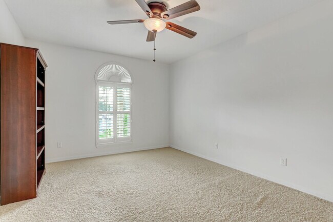 Building Photo - 140 Oceans Edge Dr