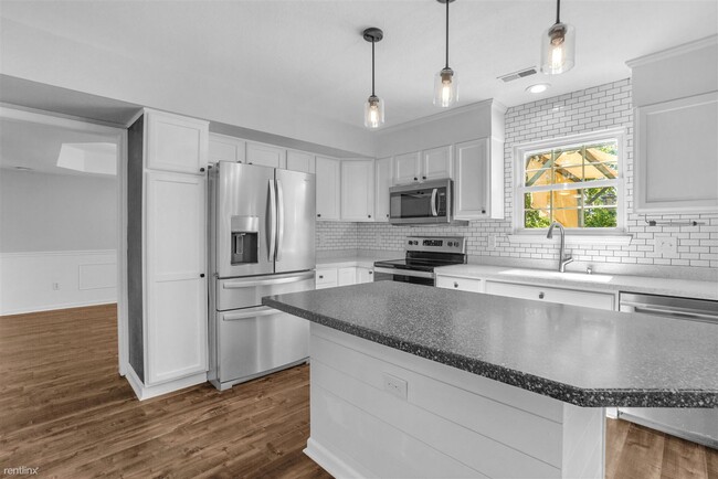 Building Photo - 4 br, 3 bath House - 8647 Eagles Nest Dr