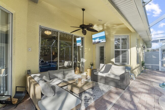 Building Photo - Beautiful 4-Bedroom Pool Home in the Heart of Westchase