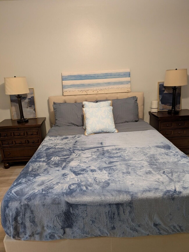 Building Photo - 2734 NE 27th Ct