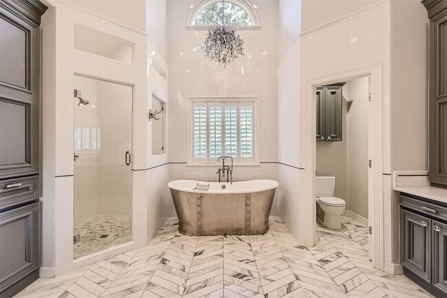 Building Photo - 2390 W 8th St