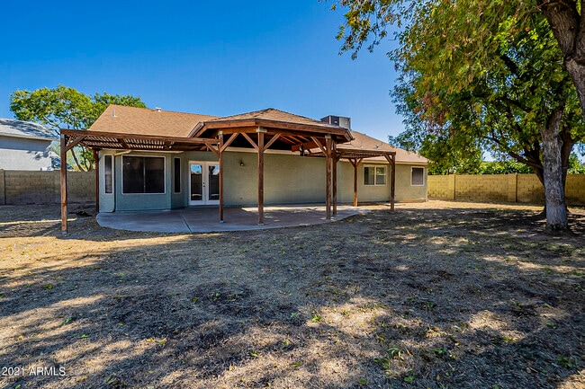 Building Photo - 8844 W Cavalier Dr