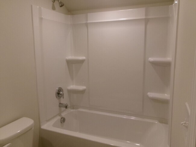 Building Photo - 3 bedroom, 3 bath townhome in Blue Heron Retreat