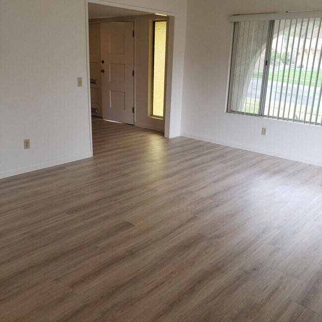 Building Photo - FANTASTIC SINGLE FAMILY RESIDENCE 4 Bedrooms, 2.5 Bathrooms HOME IN CANYON CREST!!! **((RESERVED))**