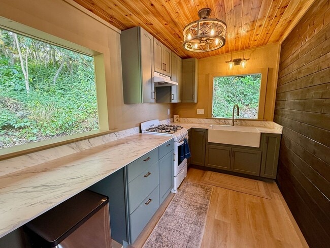 Building Photo - 1 Bedroom Cozy Cabin