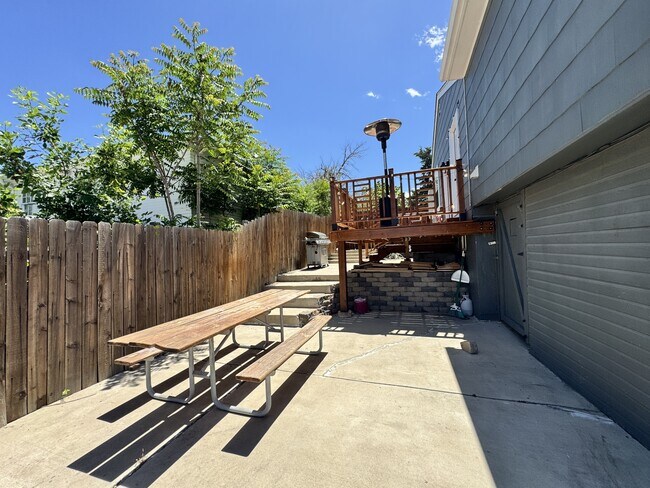 Building Photo - 2745 W Archer Pl
