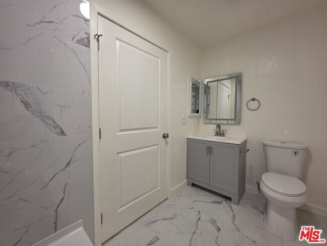 Building Photo - 912 N Ridgewood Pl