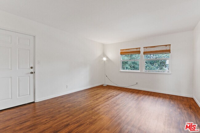 Building Photo - 3621 Kalsman Dr