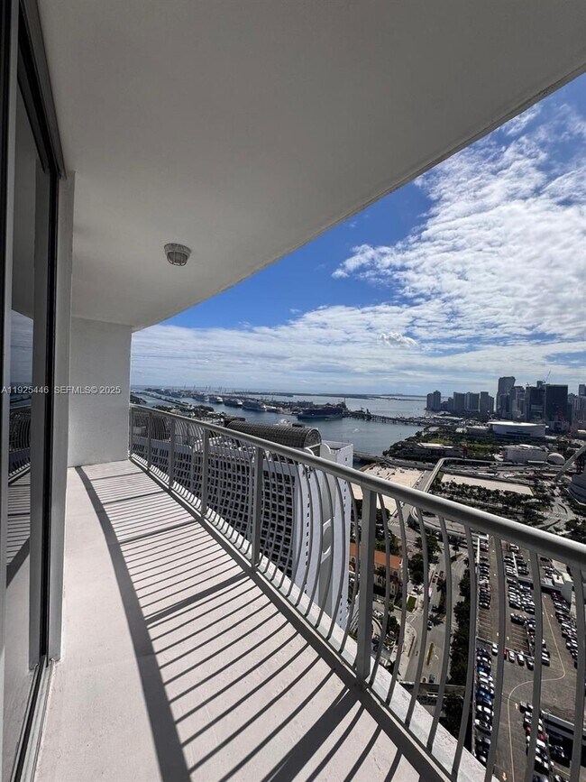 Building Photo - 1750 N Bayshore Dr