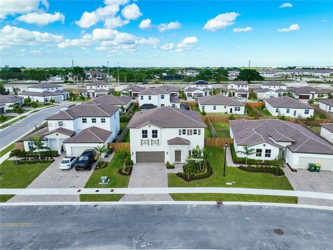 Building Photo - 2333 SE 28th St