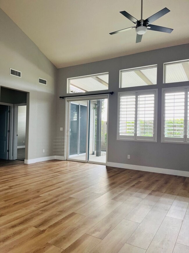 Building Photo - Beautiful, freshly renovated home in Avalo...