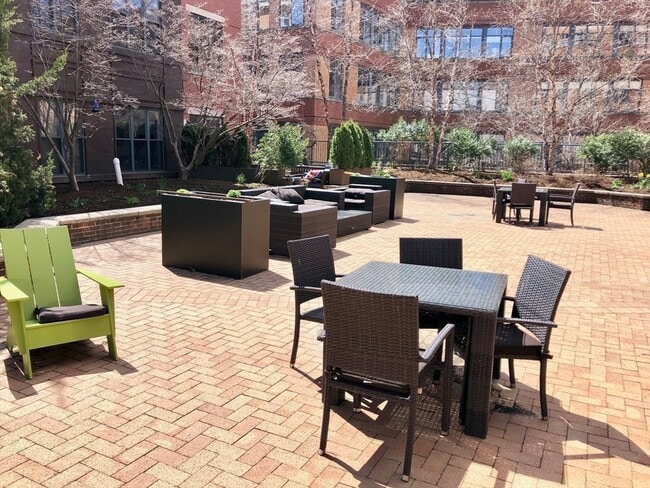 Building Photo - 35 Fay St