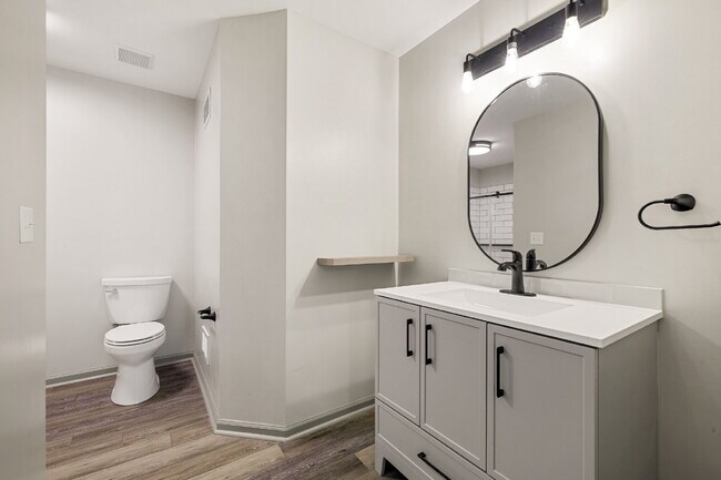 Building Photo - Fully Renovated 2 Bedroom 2 Bathroom Condo in Prime Rock Hill Location.