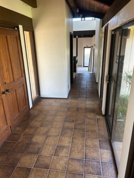 Building Photo - 1 Kihi St