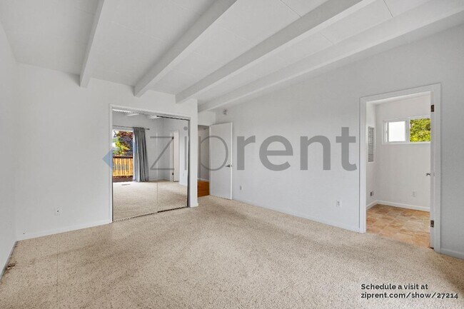 Building Photo - 18463 Almond Rd