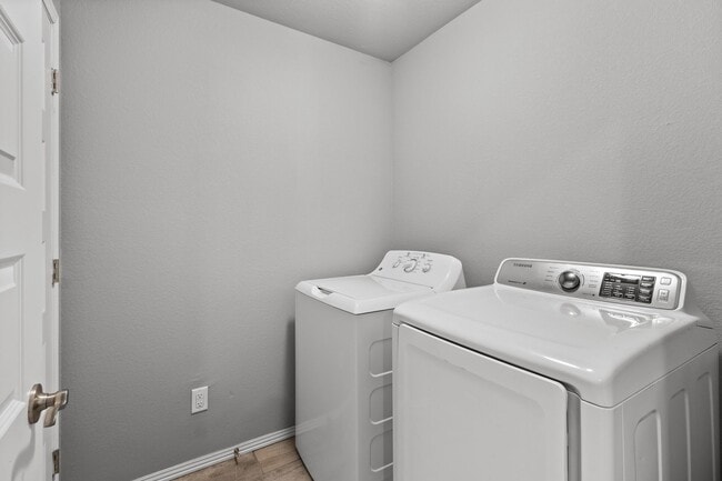 Building Photo - Rupple Meadows - 4 bed / 4 bathroom Coming In April