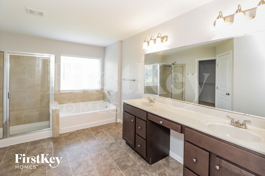 Building Photo - 1439 Woodbury Glen Dr