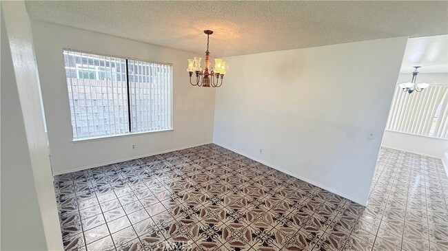 Building Photo - 46 Christamon W