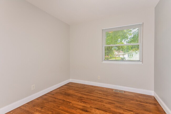 Building Photo - 1080 N Park Ln