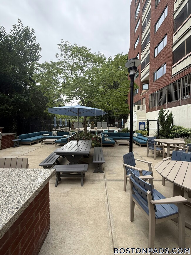 Building Photo - 1443 Beacon St