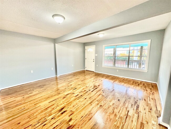 Building Photo - 6203 Heards Ln