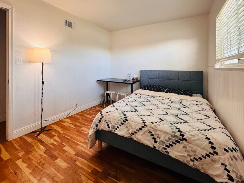 Building Photo - 209 Grant Ct