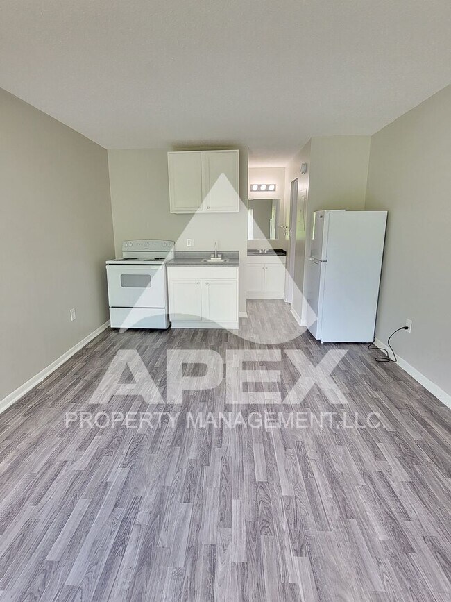 Building Photo - Newly Renovated - Alcoa Studio Apartments – Convenient Location!