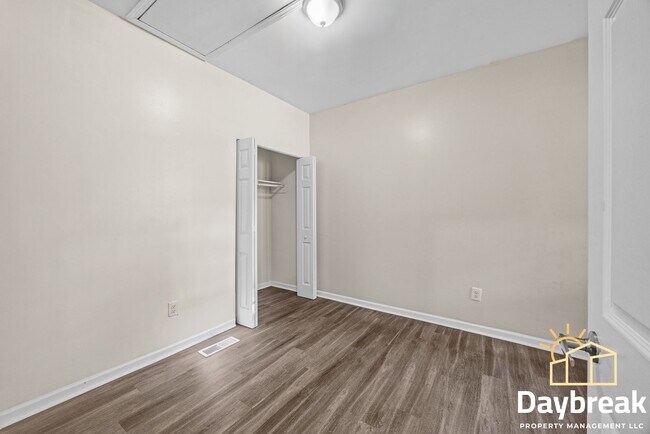 Building Photo - 1709 Le Grand St