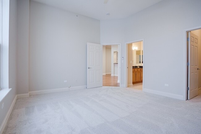 Building Photo - 1781 Tudor Ln