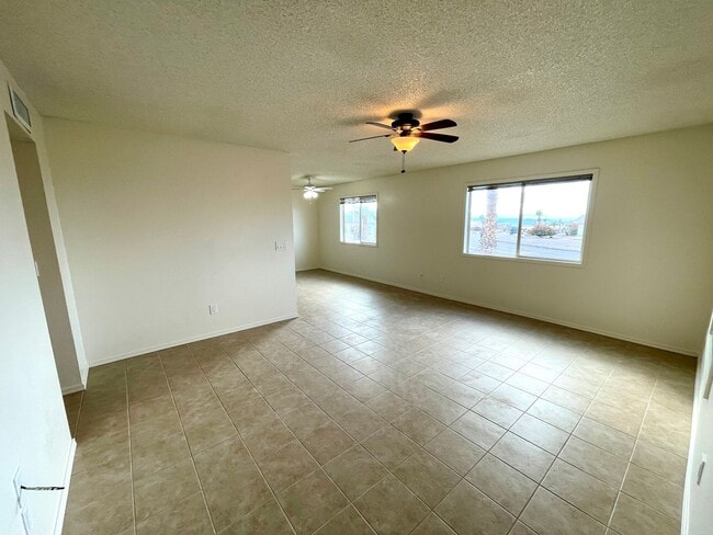 Building Photo - Cute 3 Bedroom Home in Lake Havasu City!- Available Soon!