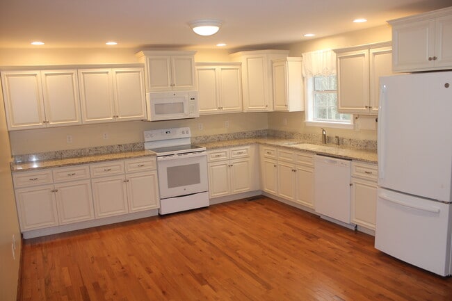 Building Photo - 190 Sheep Ranch Rd SE