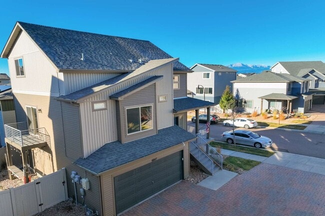 Building Photo - New Interior Paint! Shorter Lease Terms Av...