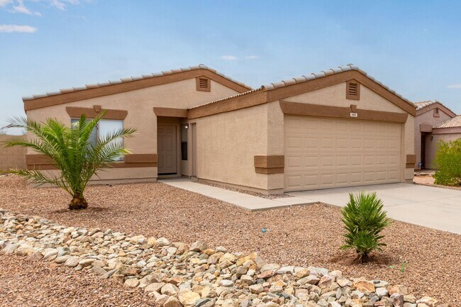 Building Photo - Freshly Remodeled Home in Apache Junction