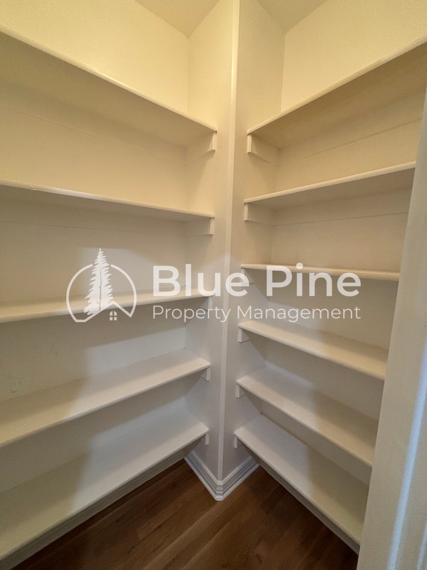 Building Photo - 5245 Jupiter Hills Dr