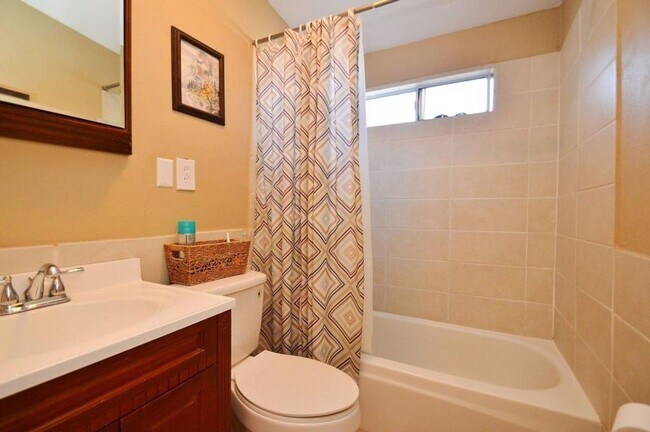 Building Photo - $3,490 / GORGEOUS CENTRAL FREMONT HOME COM...