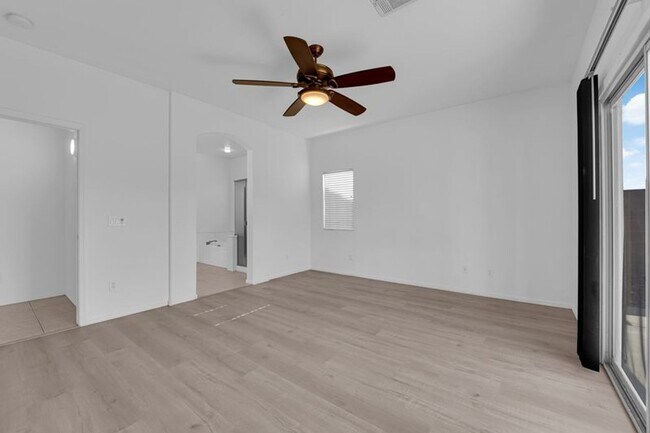 Building Photo - 3 Bedrooms, 2 Bathroom single story home i...