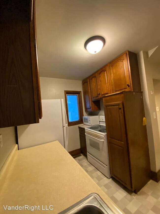 Building Photo - 3 br, 1.5 bath House - 2107 S Grange Ave