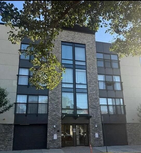 Building Photo - 125 70th St
