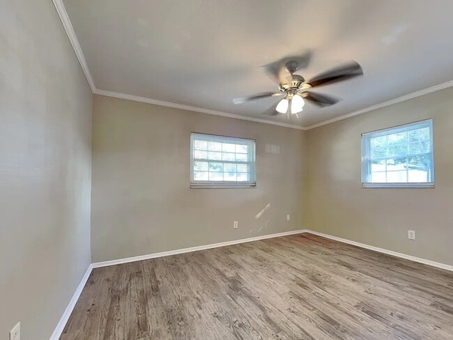 Building Photo - 109 Valley Cir