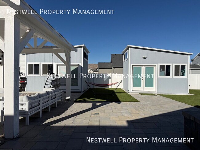 Building Photo - 3848 Safflower Dr