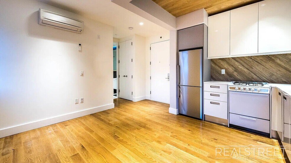 Building Photo - Ten Eyck Street