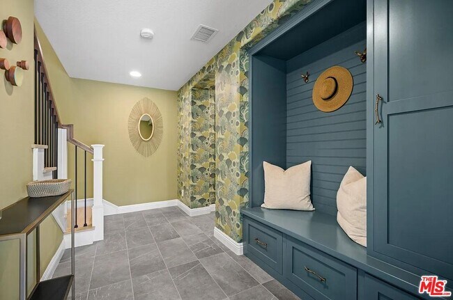 Building Photo - 2584 Bungalow Pl