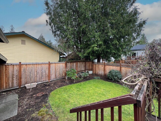 Building Photo - Gorgeous 3 Bedroom 2 Bath Home in Desirable Fairwood, Renton