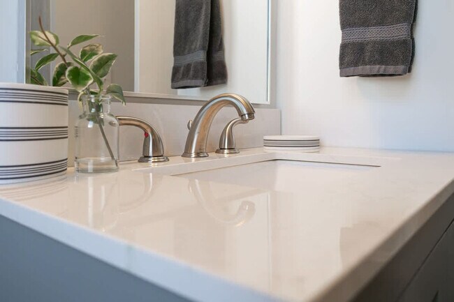 Building Photo - 7906 Lanyard Dr