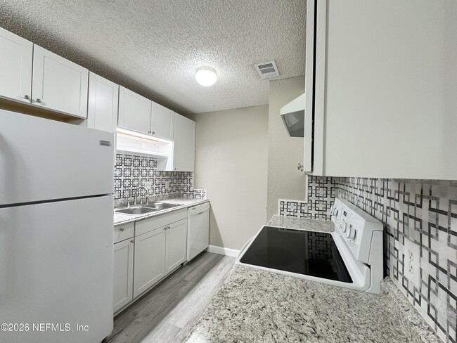 Building Photo - 1600 Big Tree Rd