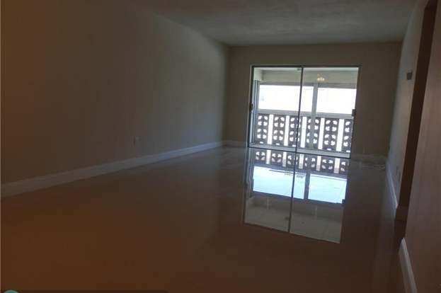 Building Photo - 801 Pine Dr