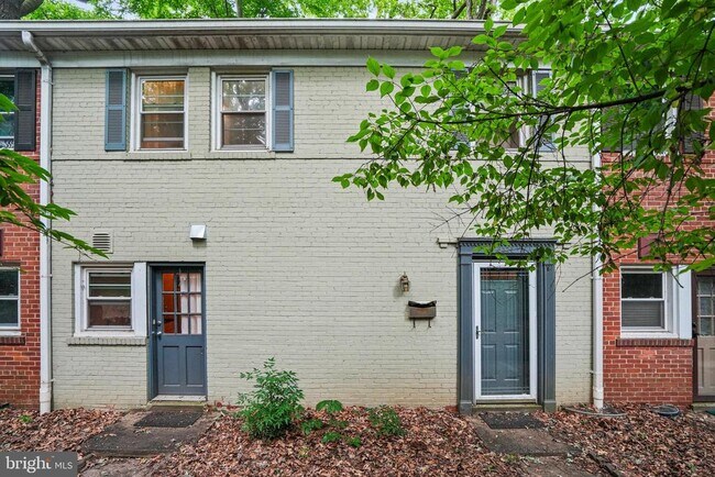 Building Photo - 8525 Geren Rd
